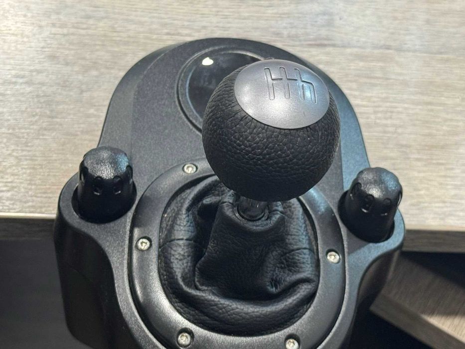 Logitech G29- Волан, педали и Shifter