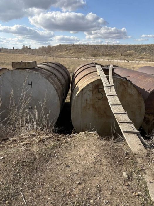 Цистерны ёмкосьти 50 тонн.