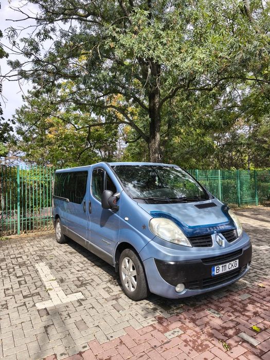 Închiriez Van 8+1 locuri transport persoane, grupuri, muncitori , excu