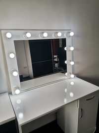 Огледало с осветление за грим и фризьорски салони