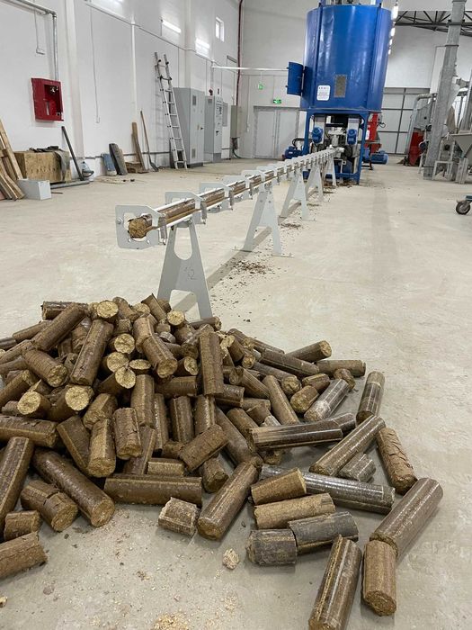 De vanzare linie brichete paie productie germana Adelmann