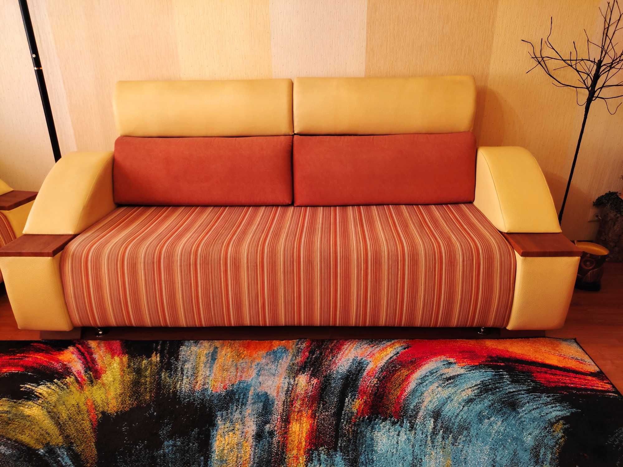 Комплект мягкой мебели - диван+2 кресла б/у в отличном состоянии