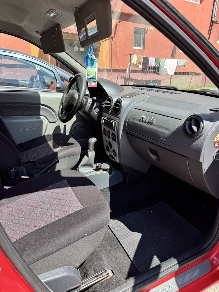 Inchiriez Dacia Logan in stare foarte buna