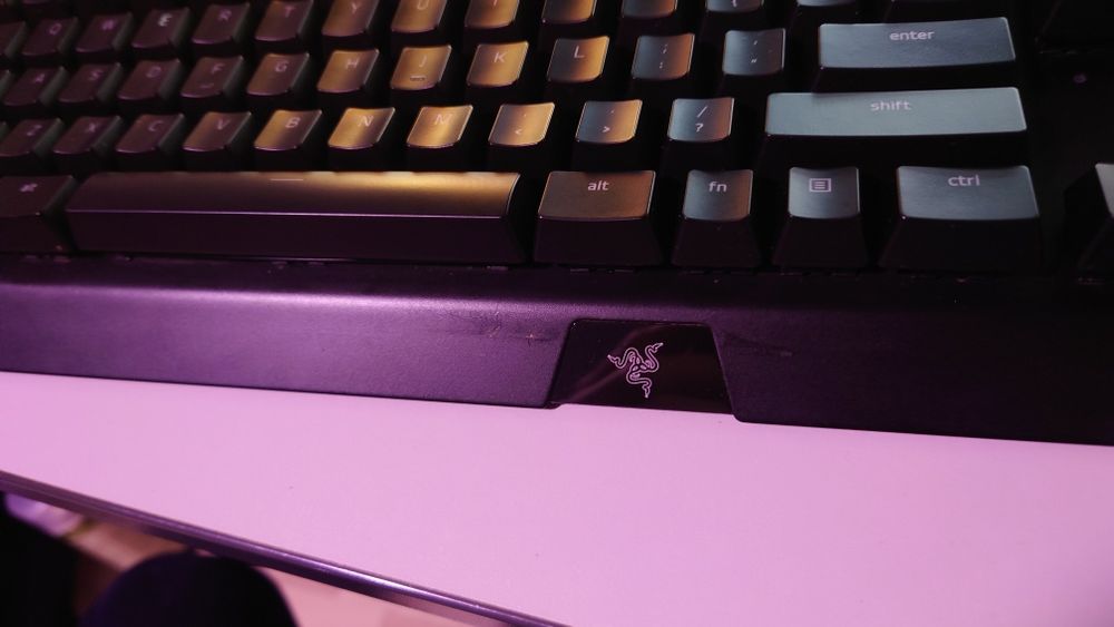 Vând tastatura gaming Razer blackwidow elite