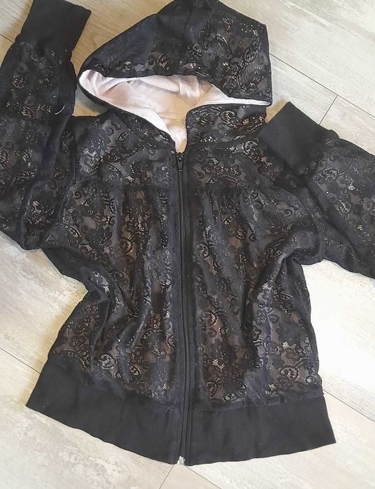 Черно дантелено яке.