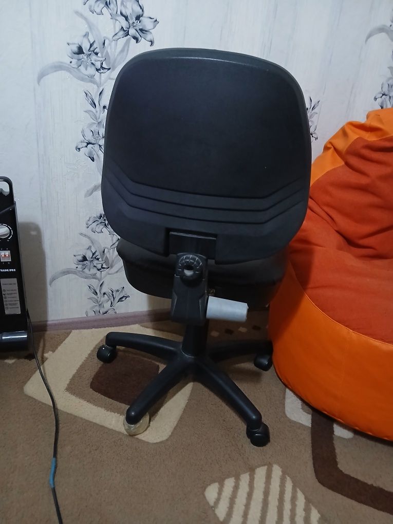 Продам компьютерный стул