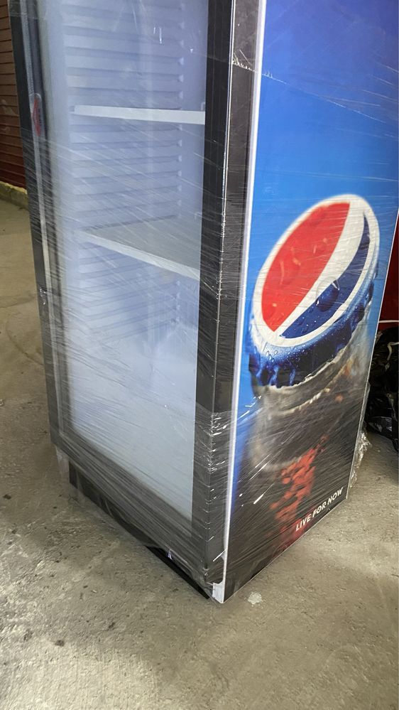 Vitrina frigorifica verticala pentru sucuri cu led