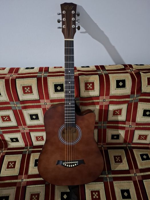 Продам гитару 6 струную