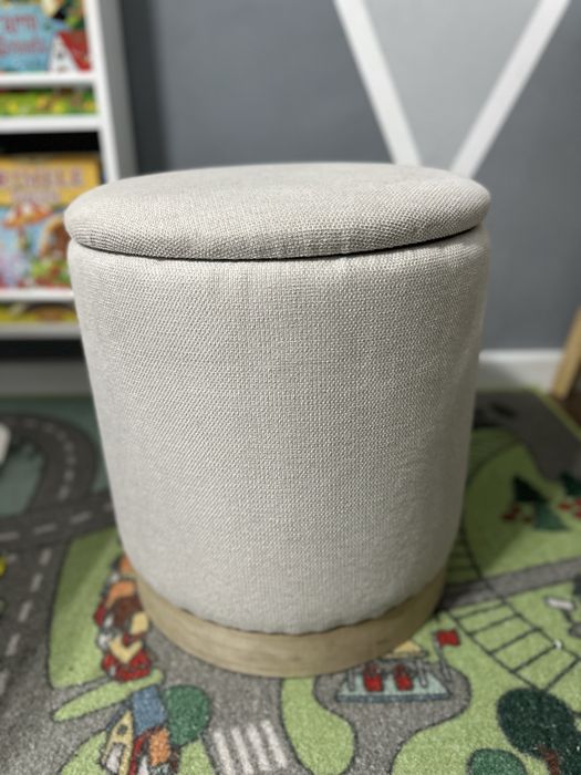 Taburet gri/crem cu spatiu de depozitare