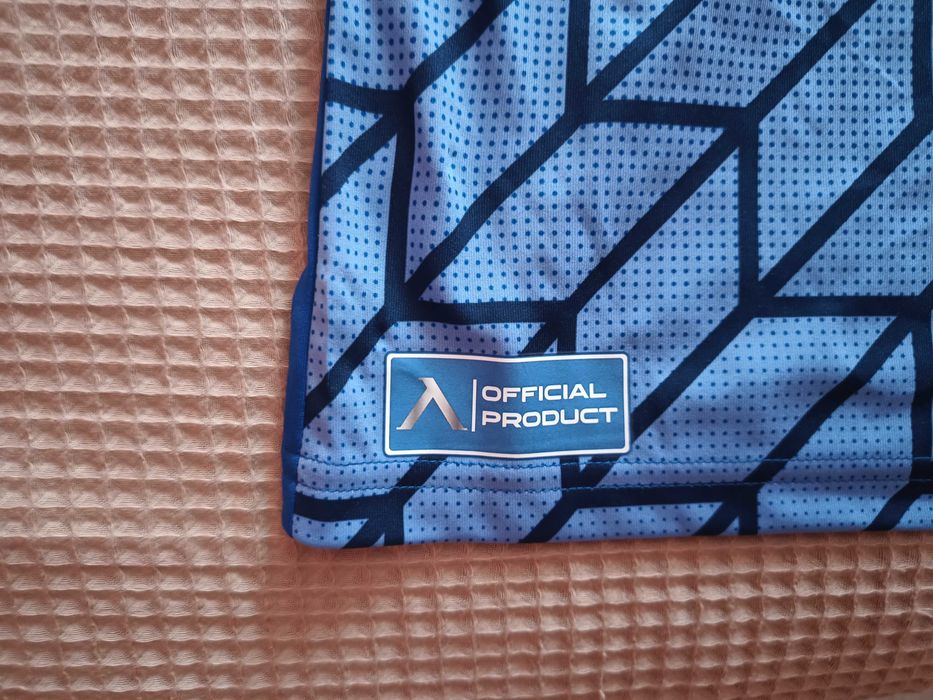 Продавам оригинална фланелка на Ф.К. Левски София-2XL