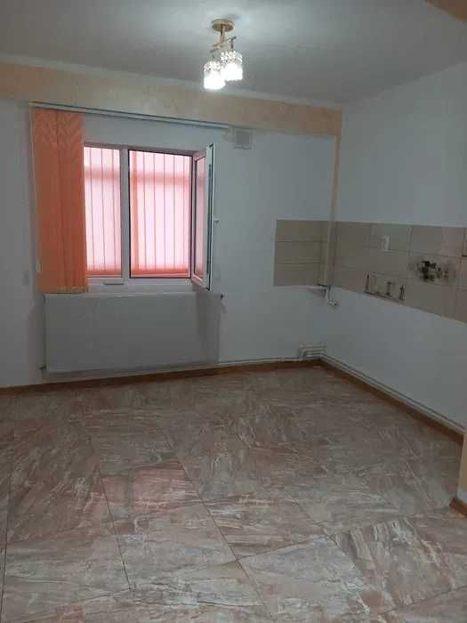 Vând apartament 3 camere