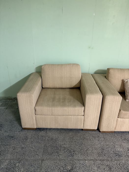 Масивен разтегателен диван + комплект възглавнички