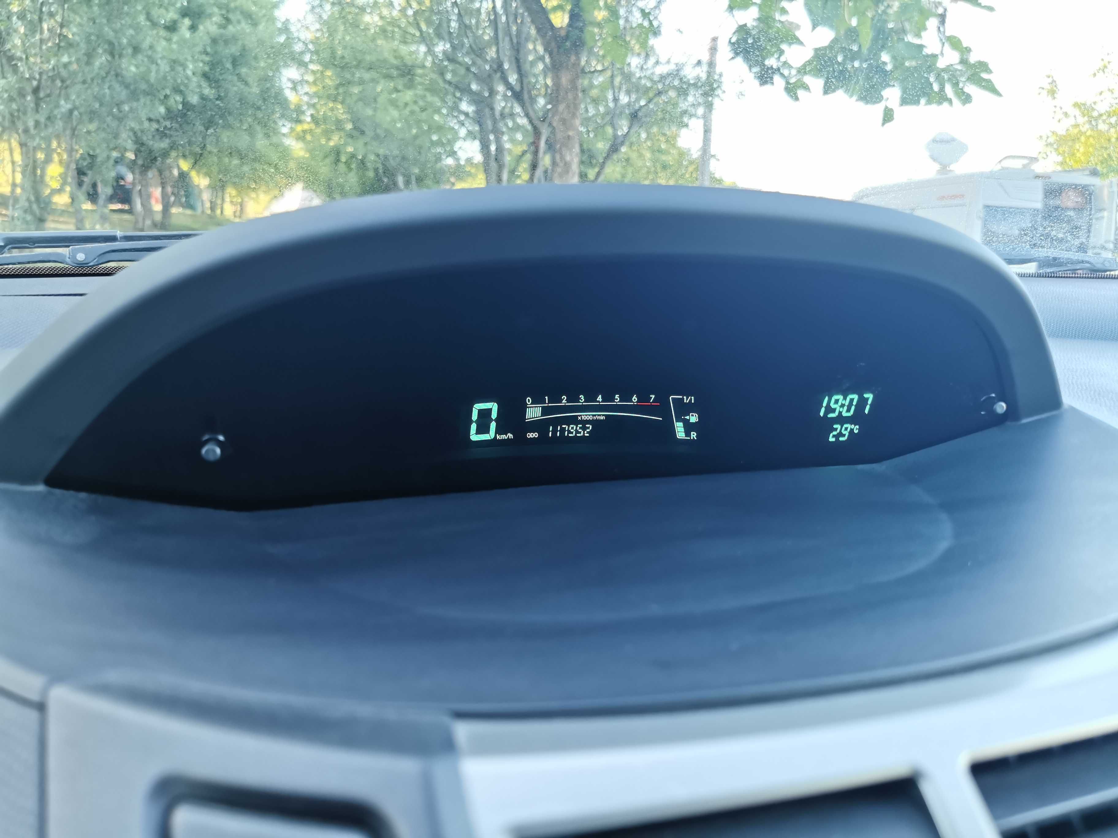 Toyota Yaris 2011  1.4 benzina  101 CP  117.000 km PRIMUL PROPRIETAR