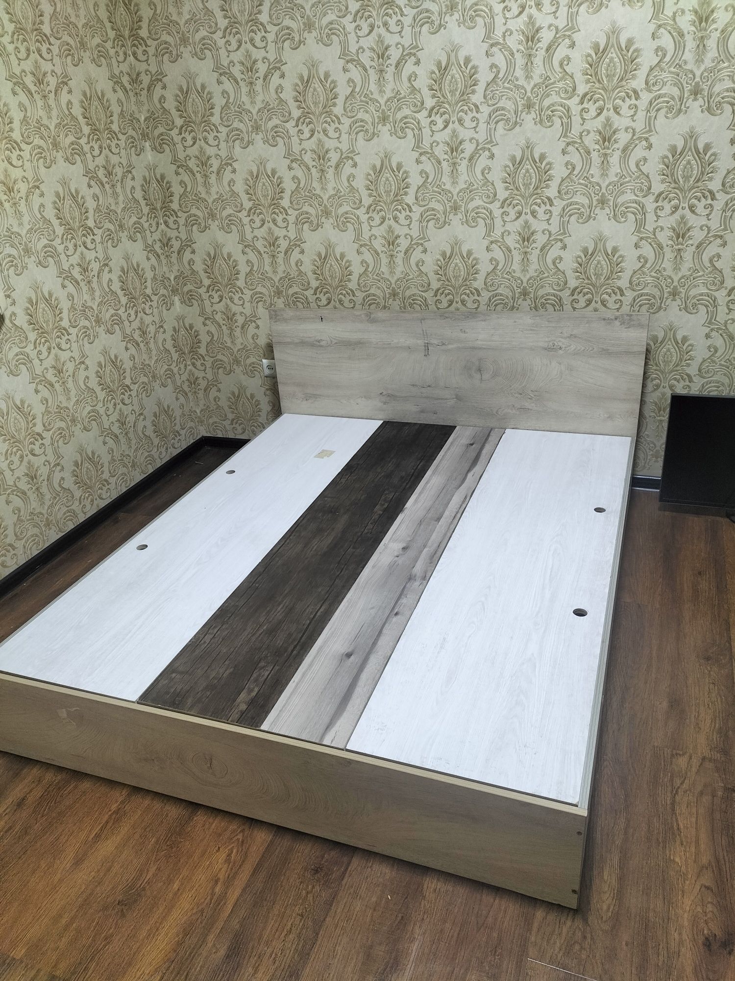 Продам бу шкаф с двухспаной кроватью комплект