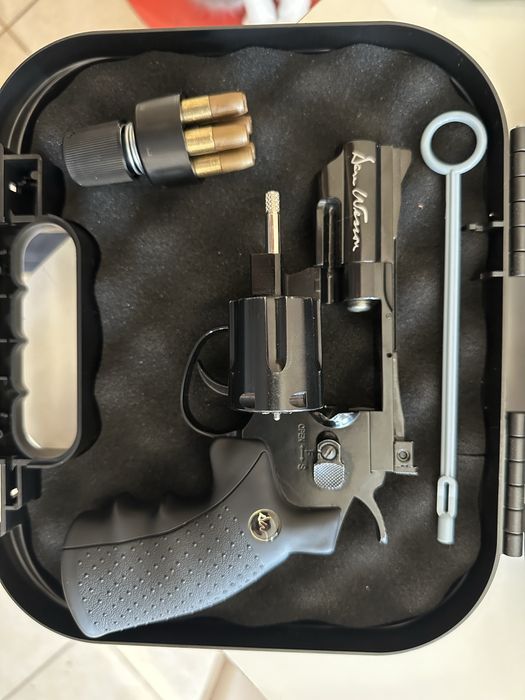 Revolver Dan Wesson 4,2 J