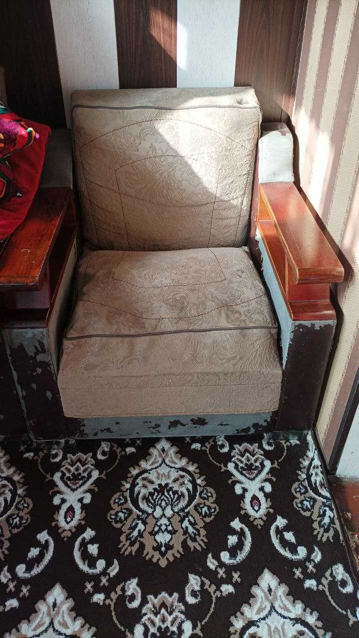 Продается диван, кресло