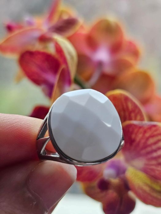 Красив сребърен пръстен с Бял Оникс