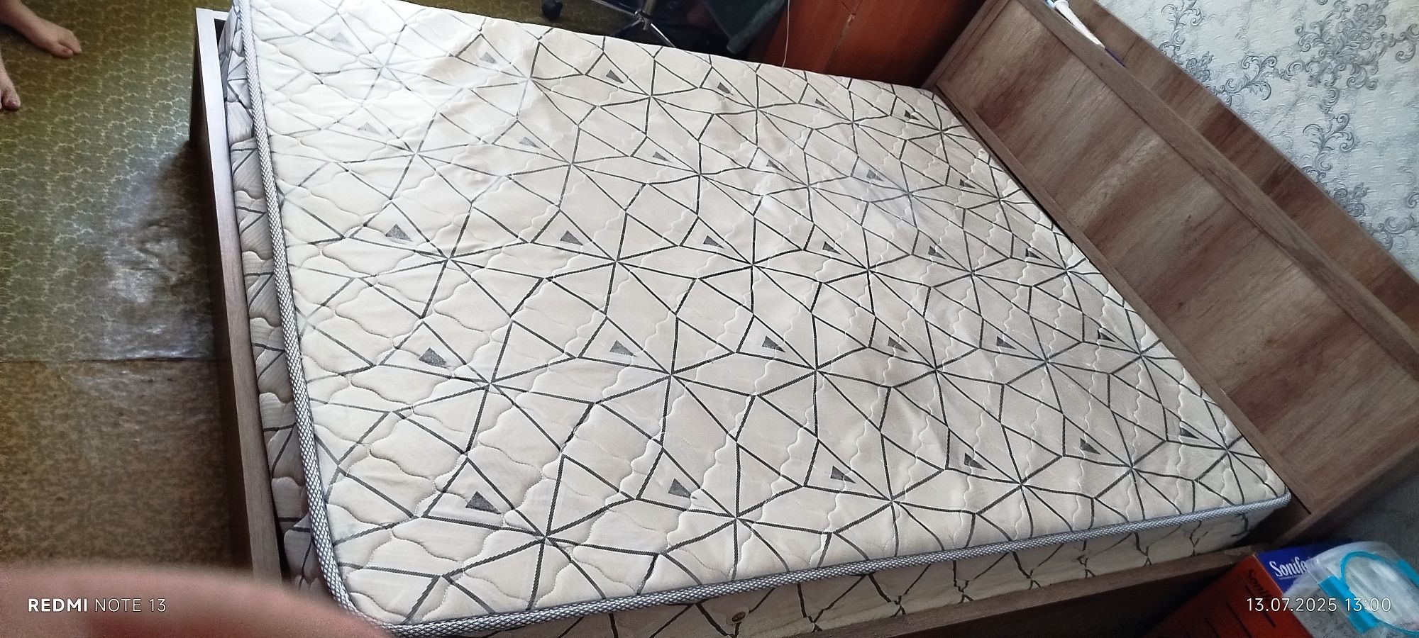 Продам пружинный матрас в хорошем состоянии. Размер 160×200см.