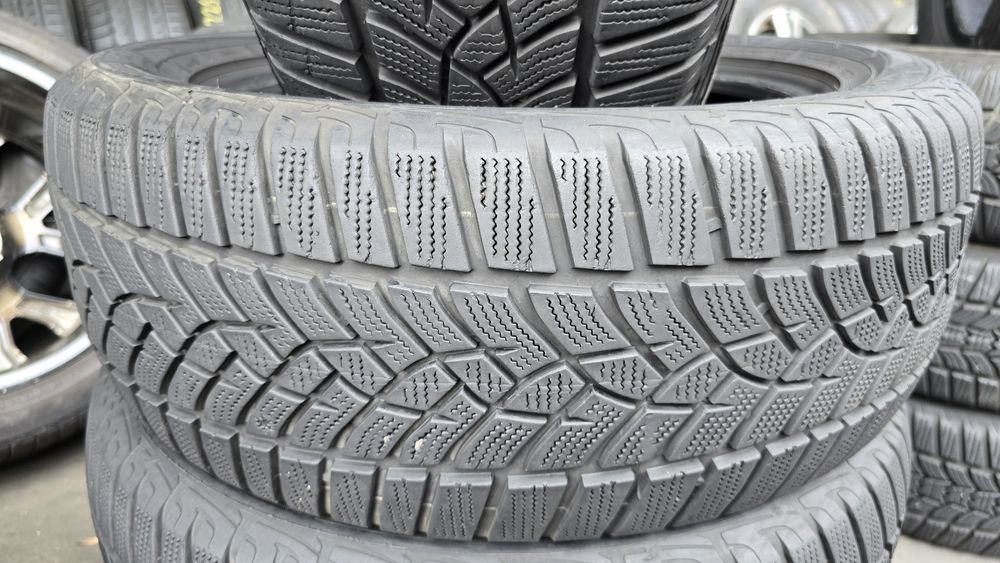 4 anvelope iarnă Goodyear 215/55/17 - 6.5 mm