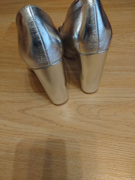 Pantofi argintii!