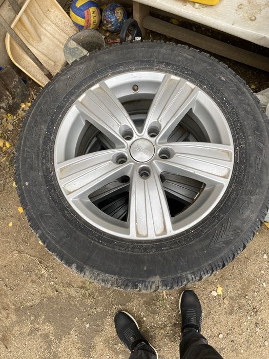 Продам Шины с дисками в комплекте R16 215/65