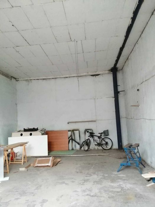 Vând hala zona Calea Baciului