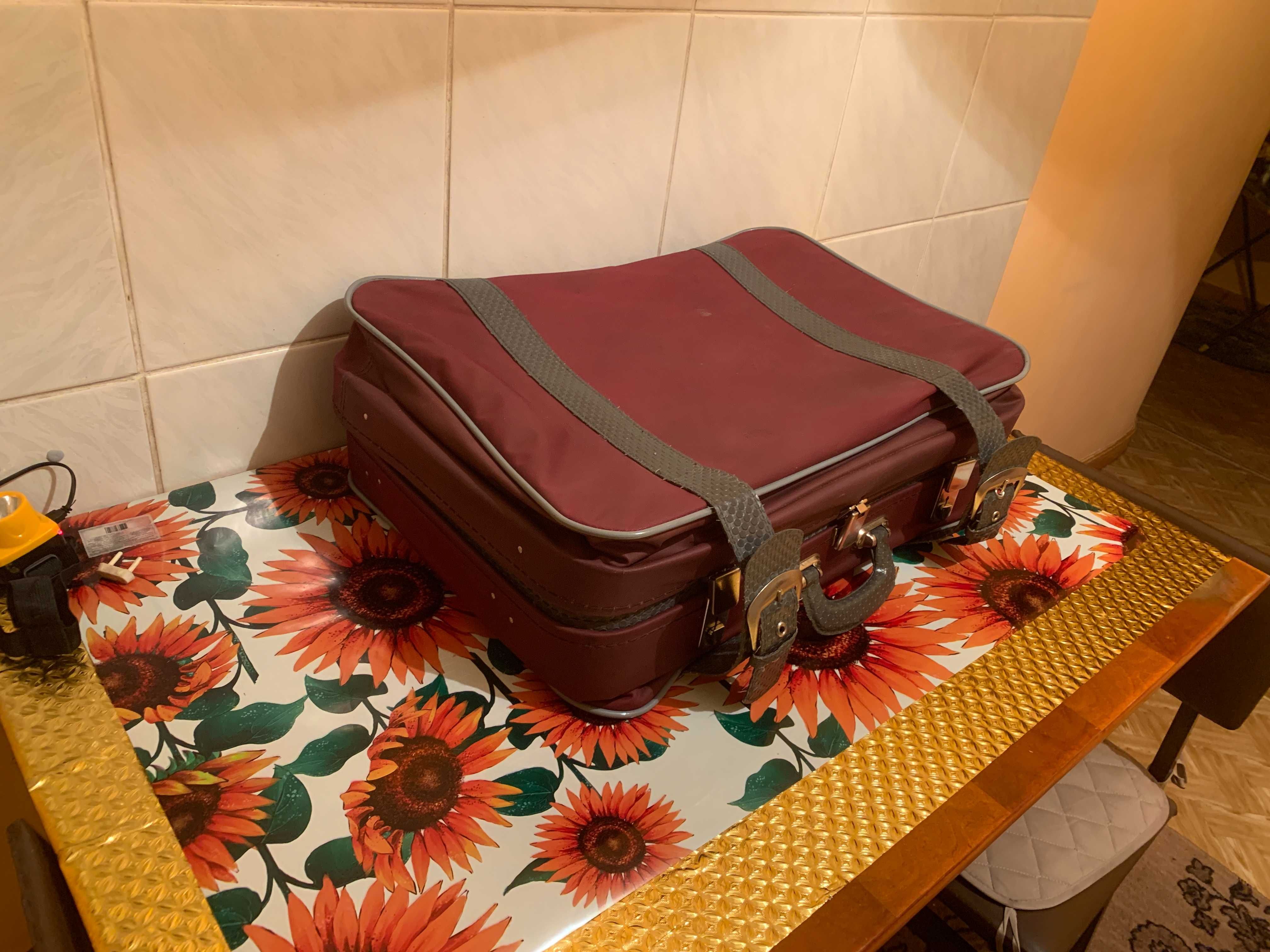 Продам чемодан дорожный из полипропилена (сделано в Италии)