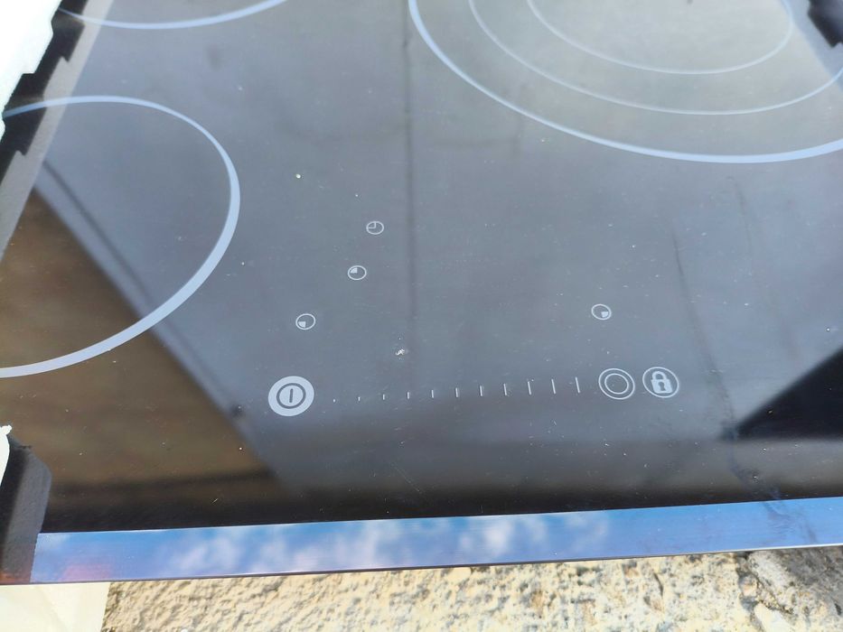 Стъклокерамичен плот за вграждане "TEKA" TRS 635 с три зони,черен