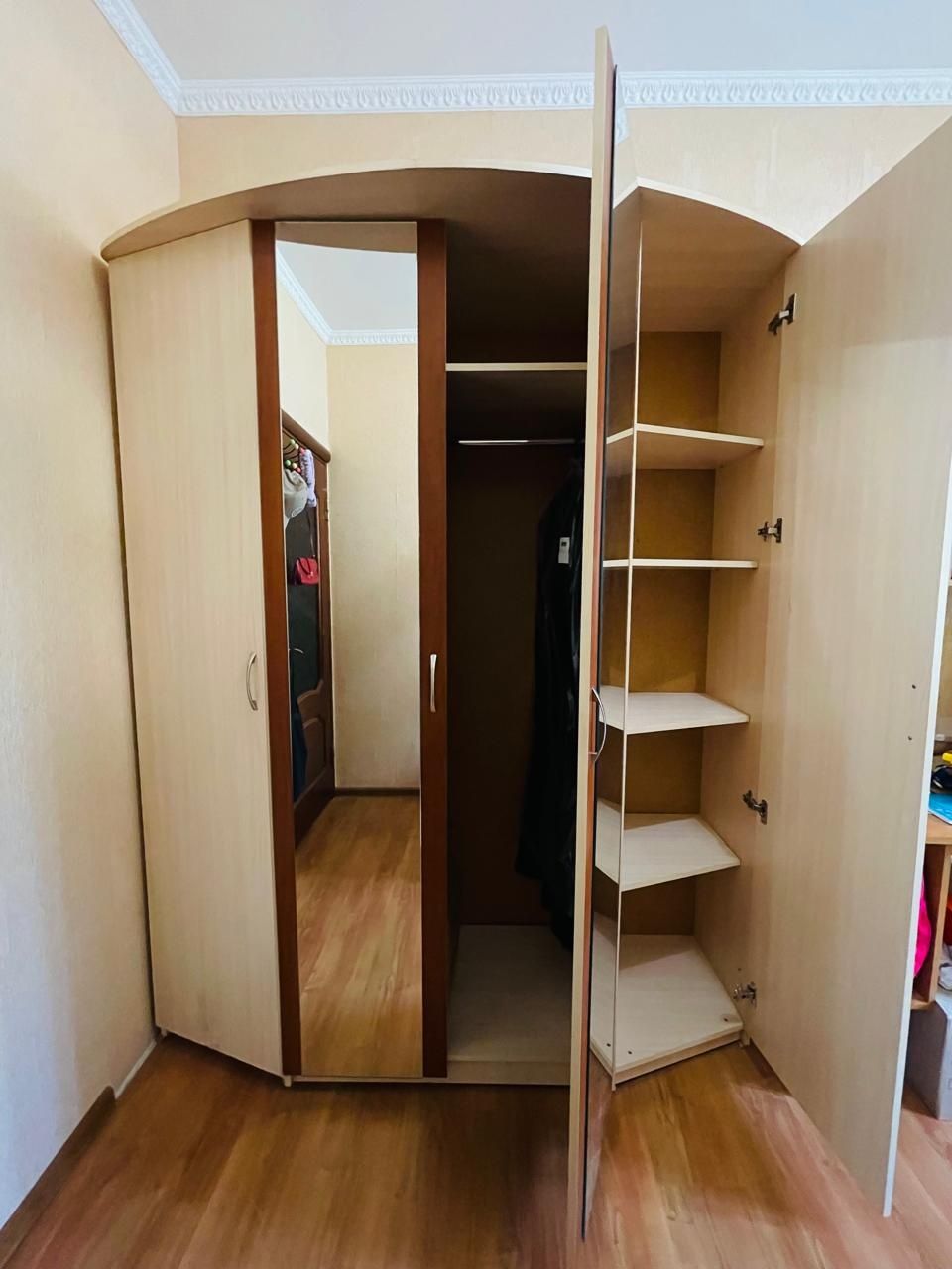 Срочно продается шкаф