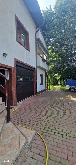 Vilă P+1+M cu 2 Garaje Atelier și Teren 550 mp Ideală pentru Locuit și