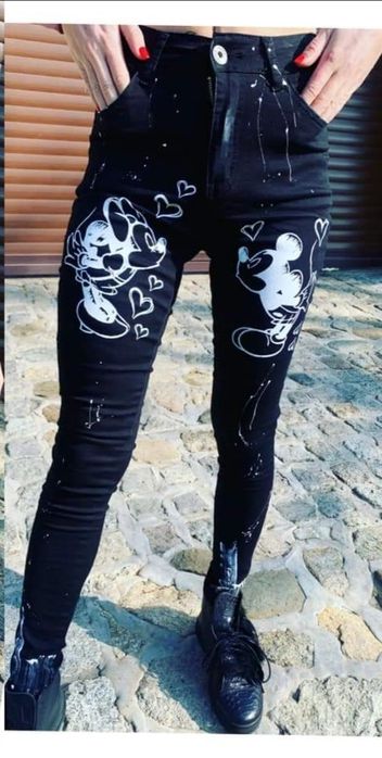 Нови! Слим дънки с апликация Дисни