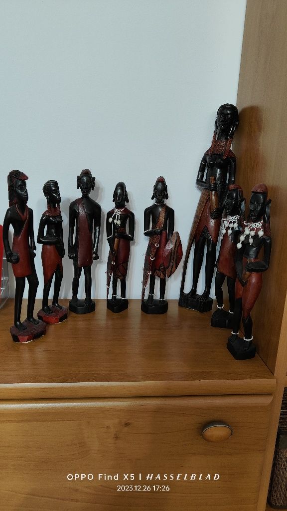 Vând statuete africane lucrate manual!