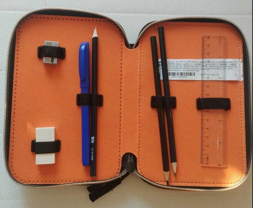 Ученически несесер Dragon ball Goku с два ципа и включени аксесоари