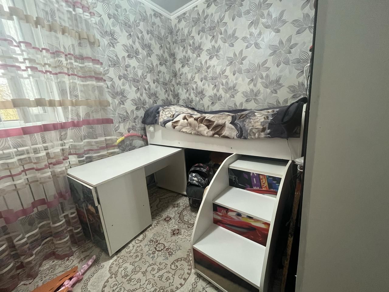 Детска кровать со столом