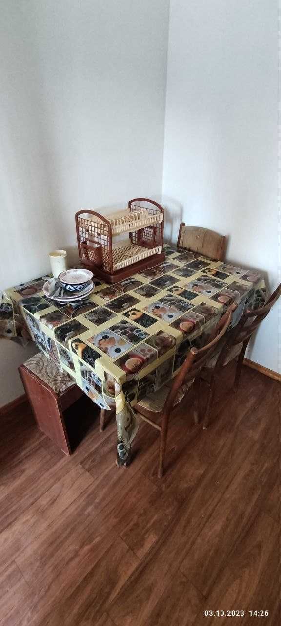 1-etaj 2-xonalik Ijaraga beriladi Сдаётся 2-х комнатная на 1-ом этаже.