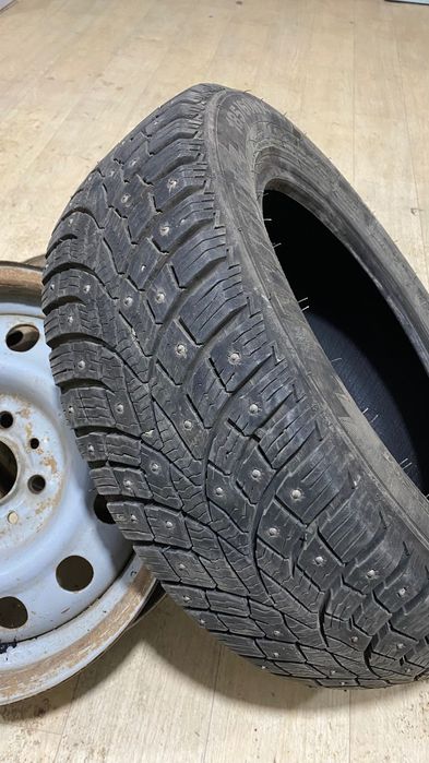 Зимние шиповные покрышек продам