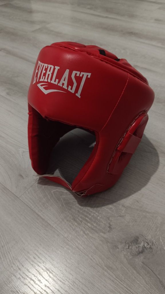 Новые боксерские перчатки, шлем, бинты