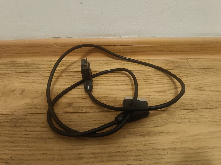 Много разъёмов для устройств.