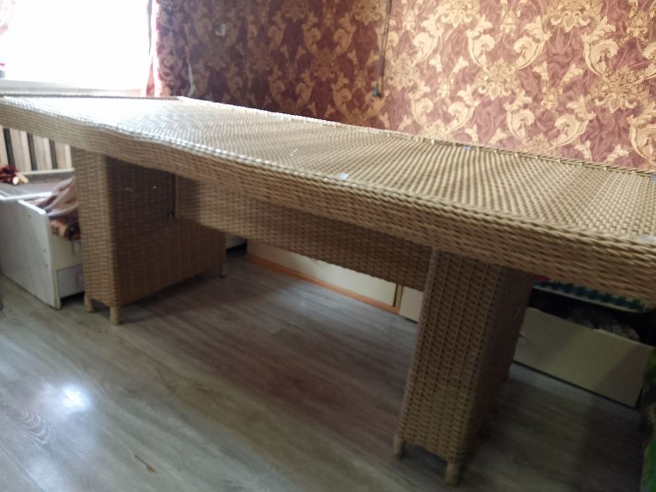 Продам стол новый размеры 2.2м на 85см