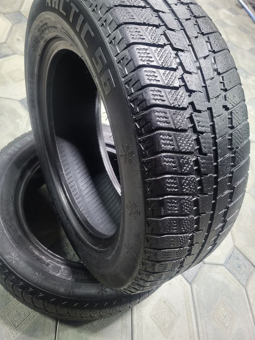 Продам шины  зимние в паре BRIDGESTON  215/60/16 в хорошом состояние