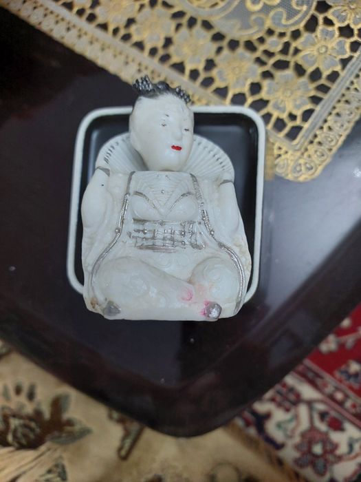 Азиатская статуэтка