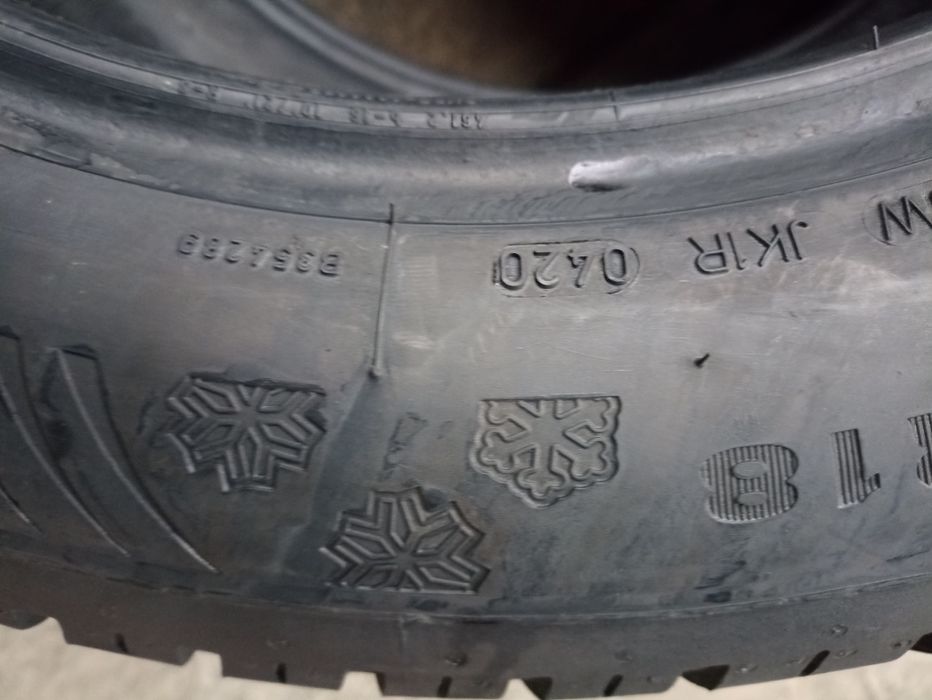 2 anvelope de iarna Dunlop 245/50 R18 dot 0420