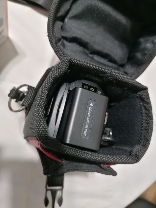 Видеокамера  SONY , СОНИ с батерия и чантичка.