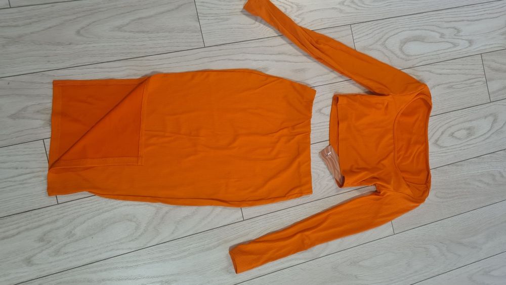 Compleu nou portocaliu