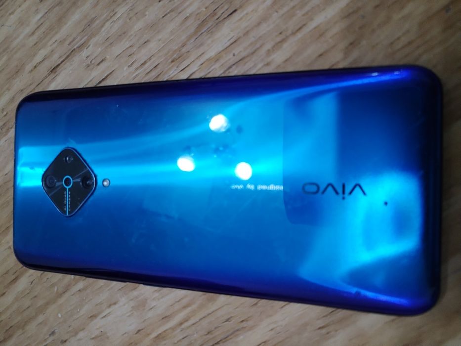 Продам телефон Vivo v17, 8 /128.