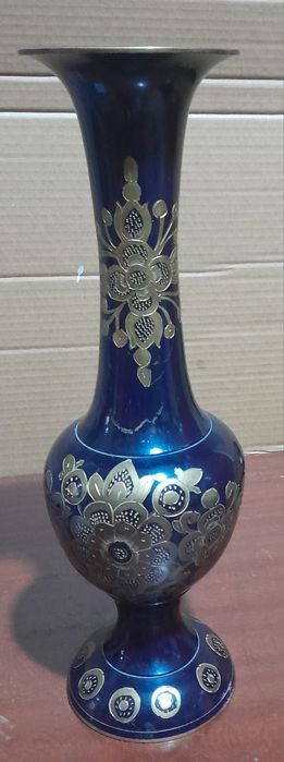 Ваза бронзовая .