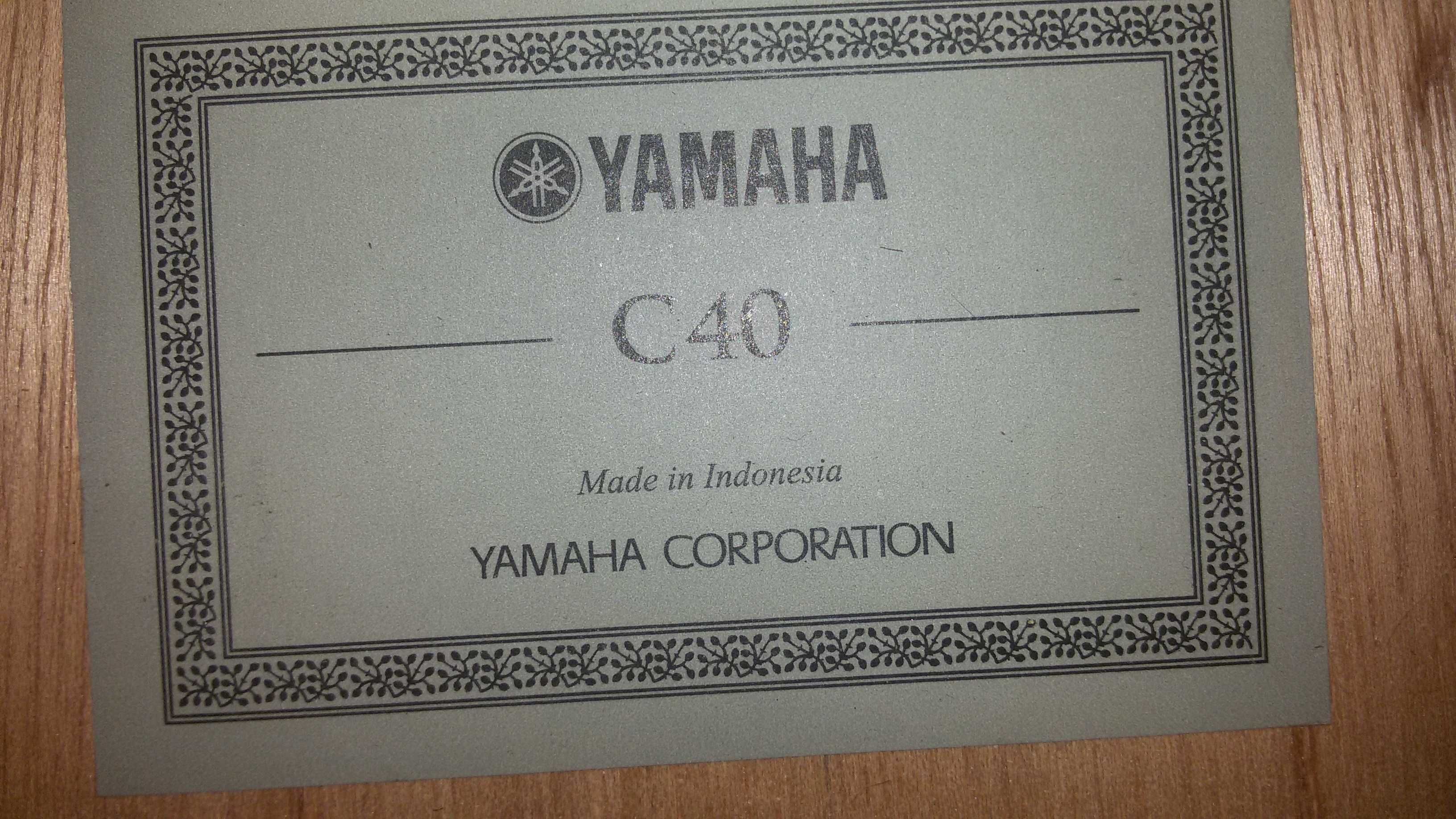 Продаётся новая шестиструнная гитара "Yamaha"  с чехлом.