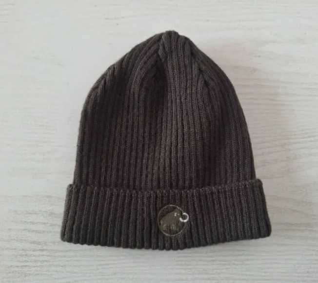 Manchester United , Jack Wolfskin , Mammut , Nike , Barcelona шапки