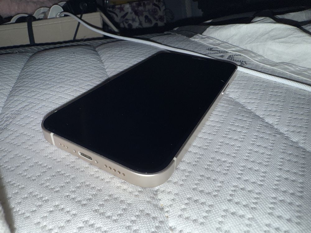 Iphone 12 64GB - бял