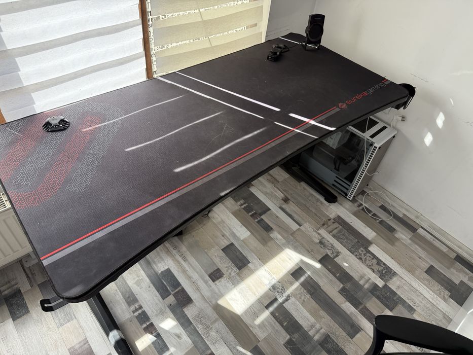 Компютър с маса...